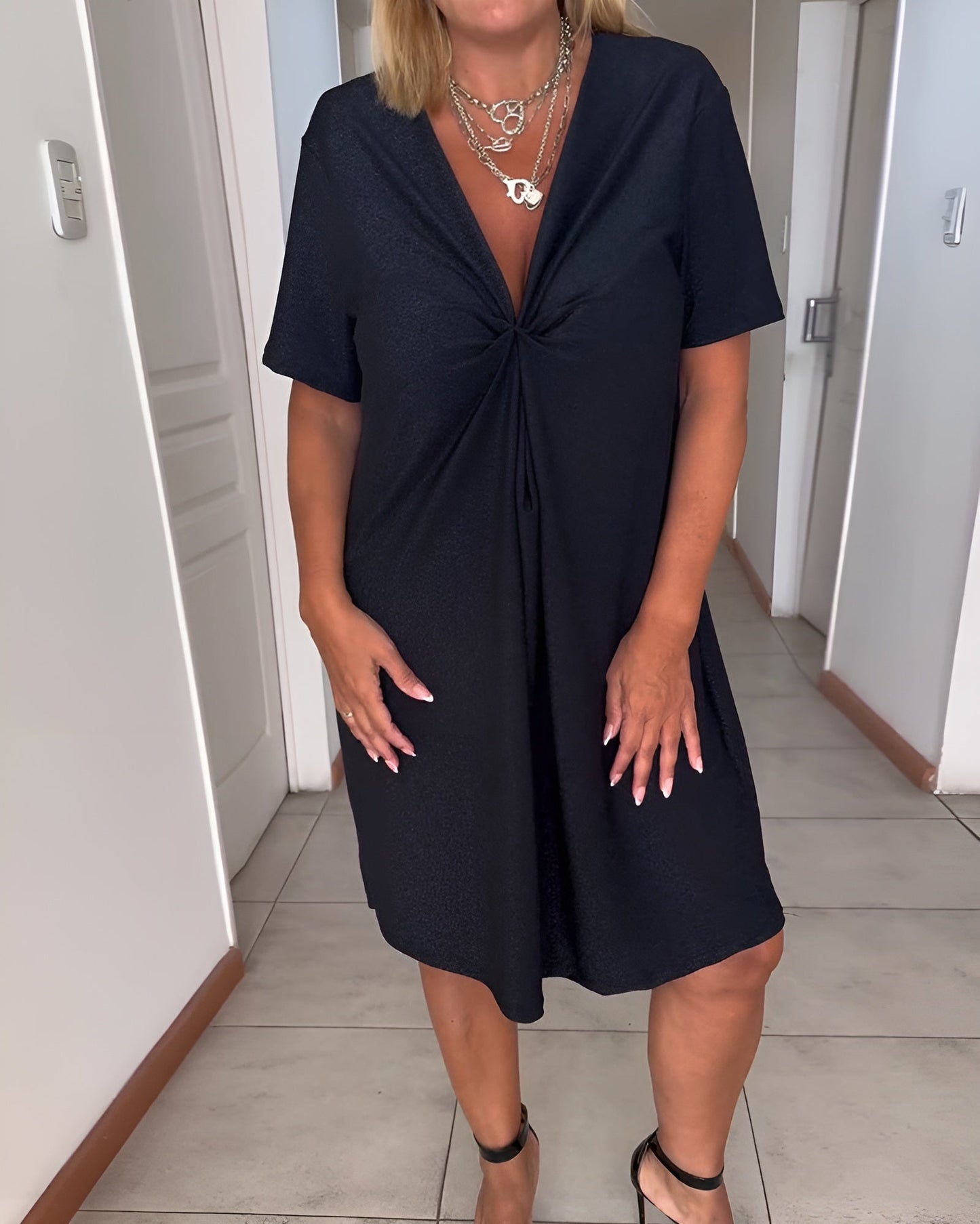 LUCIANA™ | Elegante Con Escote En V