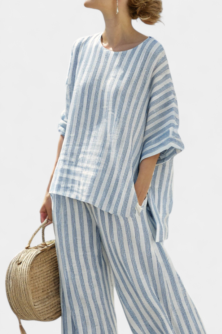Daisy Conjunto Mediterráneo con Rayas Azuladas y Corte Oversize